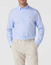 Load image into Gallery viewer, Tommy Hilfiger Regular Fit Oxford Shirt
